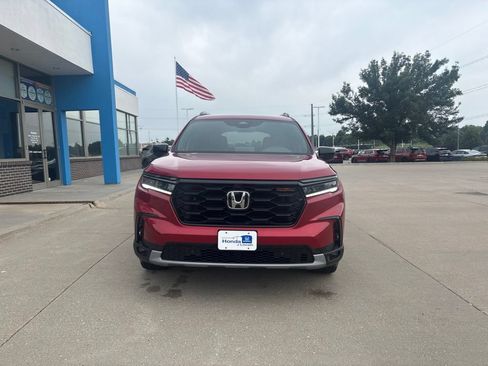 Certified 2025 Honda Pilot TrailSport image 2