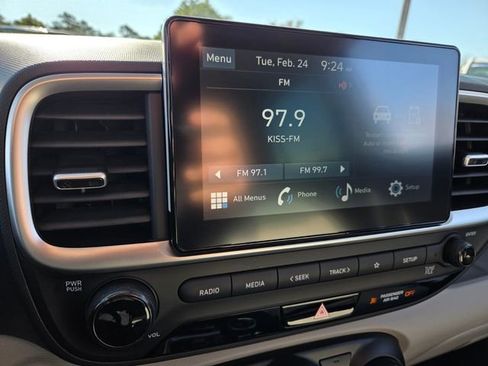 Used 2025 Hyundai Venue SEL image 26