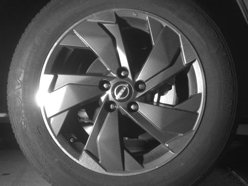 Used 2025 Nissan Rogue SV FWD image 16