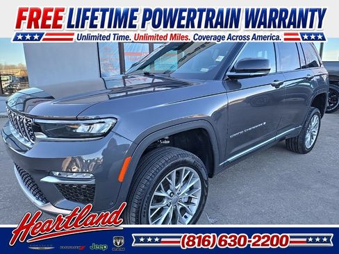 Used 2025 Jeep Grand Cherokee Summit AWD/4WD image 3
