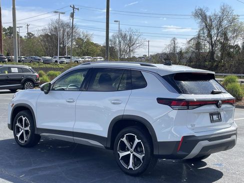 Certified 2025 Volkswagen Tiguan SE image 5