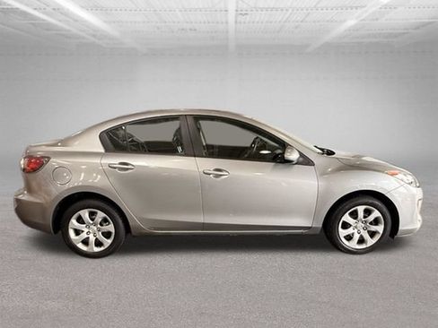 Used 2013 MAZDA MAZDA3 i Sport FWD image 21