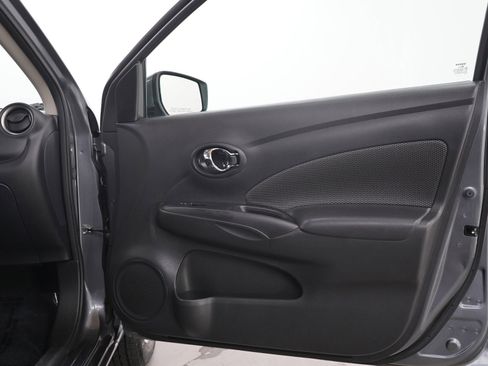 Used 2018 Nissan Versa SV w/ SV Special Edition Package FWD image 9