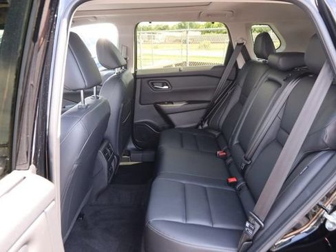 Certified 2025 Nissan Rogue SL w/ Tech Package AWD/4WD image 11