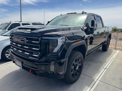 Used 2024 GMC Sierra 3500 AT4 w/ AT4 Premium Plus Package AWD/4WD image 2