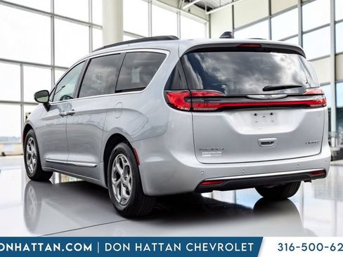 Used 2023 Chrysler Pacifica Limited FWD image 23
