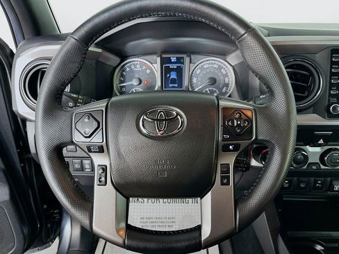 Used 2022 Toyota Tacoma Limited image 13