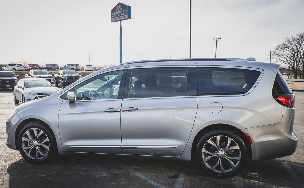 Used 2020 Chrysler Pacifica Limited FWD image 18