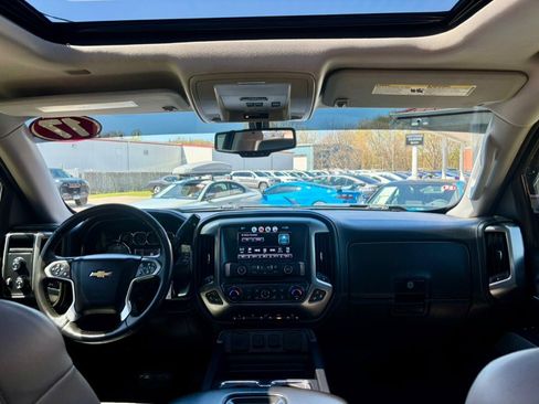 Used 2017 Chevrolet Silverado 1500 LTZ Z71 w/ LTZ Plus Package AWD/4WD image 12