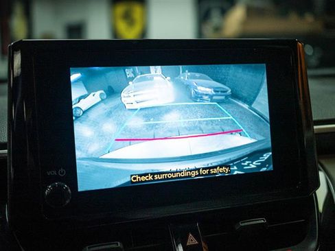 Used 2025 Toyota Corolla Cross L image 19