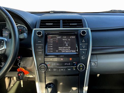 Used 2017 Toyota Camry XLE image 6