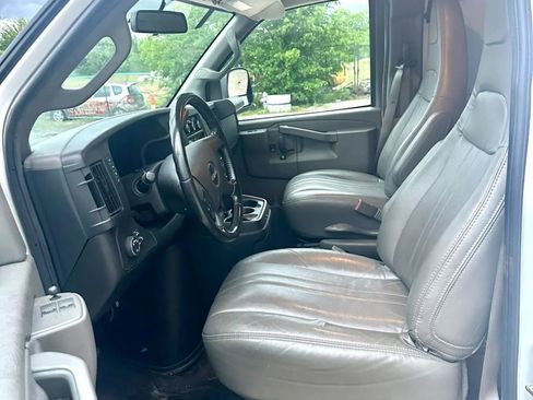 Used 2023 GMC Savana 2500 Extended w/ Driver Convenience Package image 9