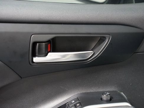 Certified 2024 Toyota Highlander XLE FWD image 33