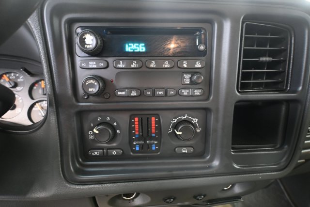 Used 2005 Chevrolet Silverado 2500 LS w/ Heavy-Duty Power Package AWD/4WD image 31