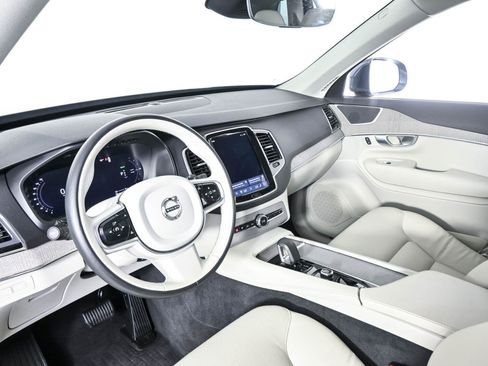 Certified 2025 Volvo XC90 T8 Plus w/ Protection Package Premier AWD/4WD image 4