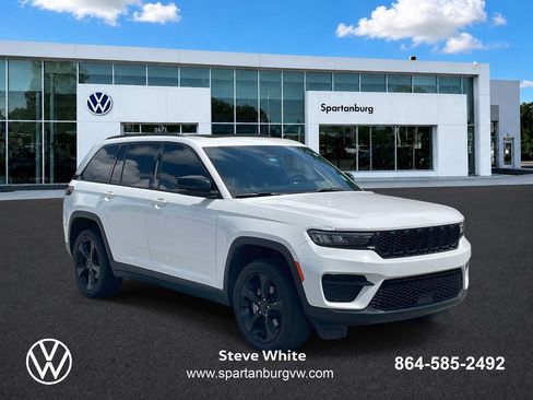 Used 2024 Jeep Grand Cherokee Altitude AWD/4WD image 1