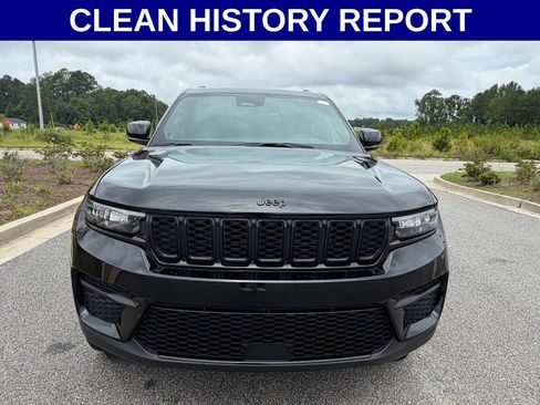 Used 2025 Jeep Grand Cherokee Altitude RWD image 7