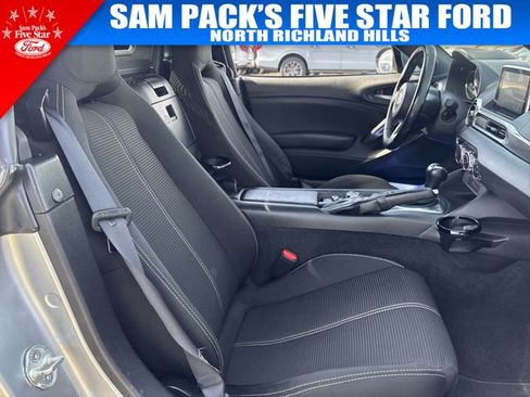 Used 2017 FIAT 124 Spider Classica image 32