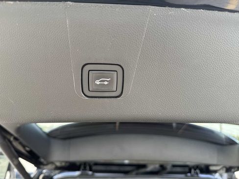 Certified 2023 Chevrolet Traverse LT w/ LT Premium Package AWD/4WD image 33