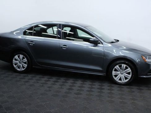 Used 2017 Volkswagen Jetta S image 3