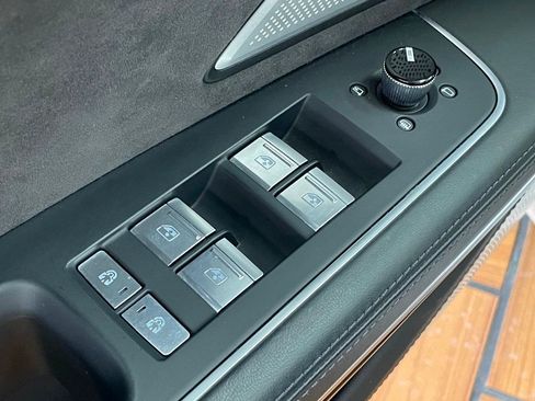 Used 2021 Audi S8 L image 19