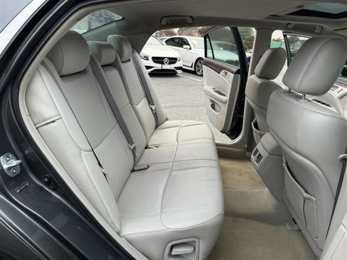 Used 2011 Toyota Avalon Limited image 18