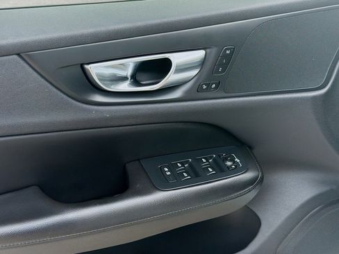 Used 2020 Volvo S60 T5 Momentum image 16