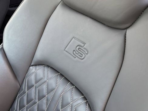 Used 2024 Audi Q8 e-tron Prestige image 37