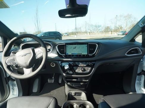 New 2026 Chrysler Pacifica Select FWD image 25