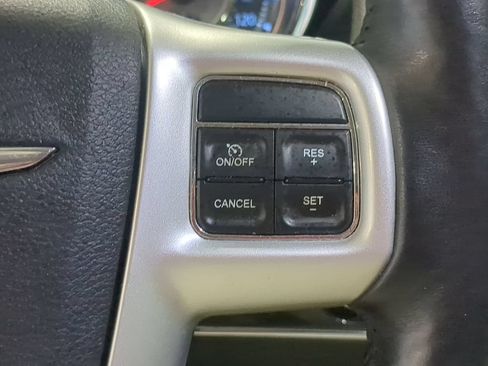 Used 2016 Chrysler Town & Country Touring w/ Driver Convenience Group FWD image 30