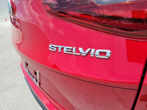 Used 2022 Alfa Romeo Stelvio Veloce AWD/4WD image 31