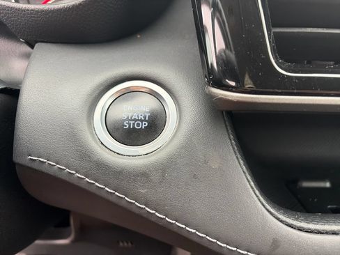 Used 2021 Toyota Highlander L FWD image 28