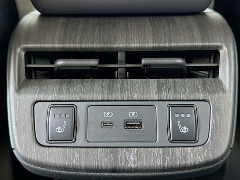 Used 2024 Nissan Ariya AWD image 28