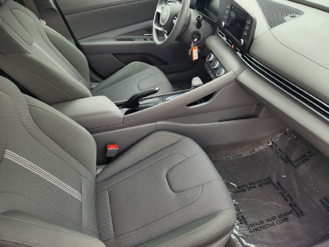 Certified 2025 Hyundai Elantra SE FWD image 14