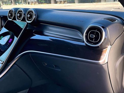 Certified 2025 Mercedes-Benz GLC 300 4MATIC image 18