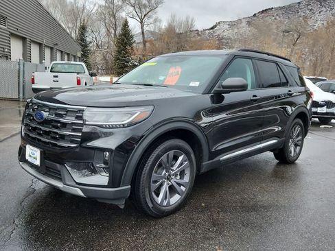 Used 2025 Ford Explorer Active w/ Active Comfort Package image 5