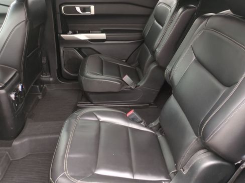 Used 2023 Ford Explorer XLT w/ Equipment Group 202A AWD/4WD image 19