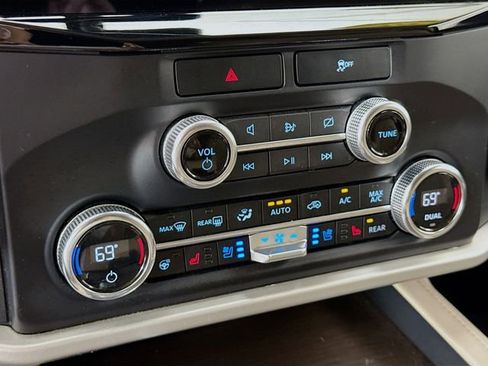 Used 2023 Ford Expedition Limited image 16