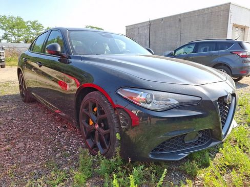 Used 2021 Alfa Romeo Giulia Ti w/ Nero Edizione AWD/4WD image 3