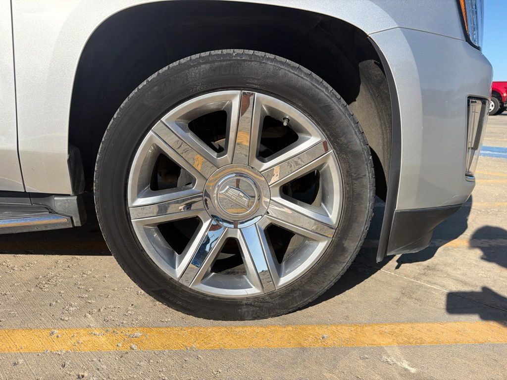 Used 2015 Cadillac Escalade Luxury RWD image 30