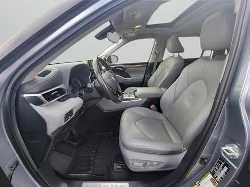Used 2021 Toyota Highlander Limited image 7