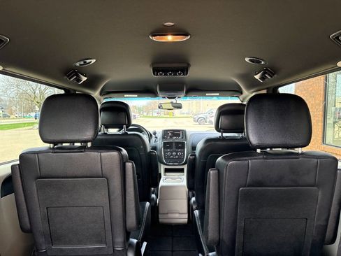 Used 2017 Dodge Grand Caravan SXT image 26