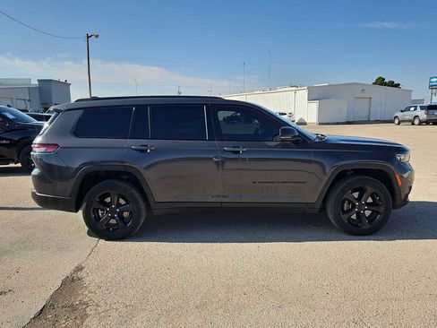 Used 2022 Jeep Grand Cherokee L Laredo AWD/4WD image 9