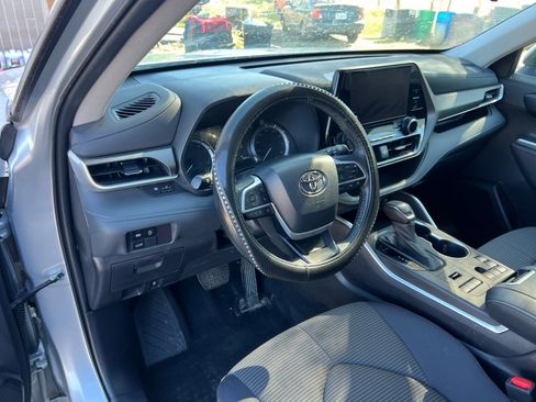 Used 2023 Toyota Highlander LE image 18