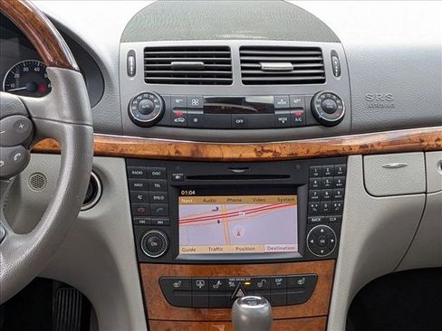 Used 2009 Mercedes-Benz E 350 4MATIC Sedan image 13