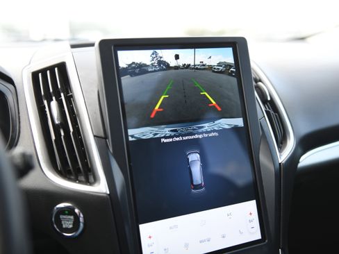 Used 2022 Ford Edge Titanium image 20