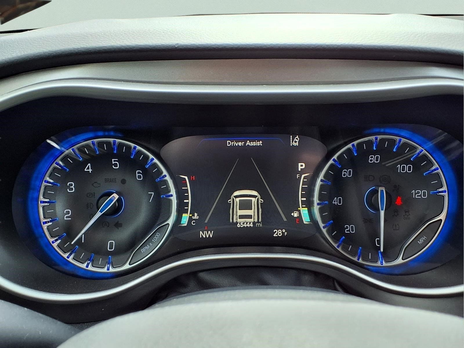 Used 2023 Chrysler Pacifica Touring-L FWD image 16