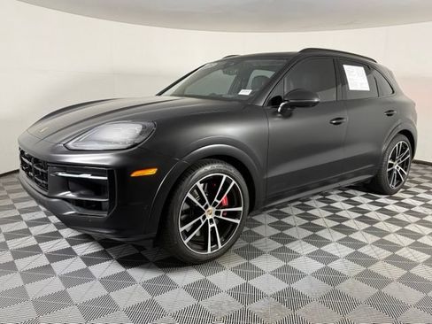 Used 2025 Porsche Cayenne GTS AWD/4WD image 2