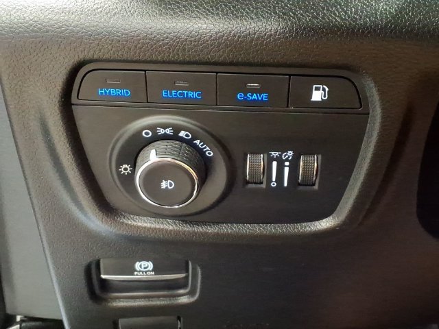 Used 2023 Jeep Grand Cherokee 4WD 4xe w/ Luxury Tech Group II image 13