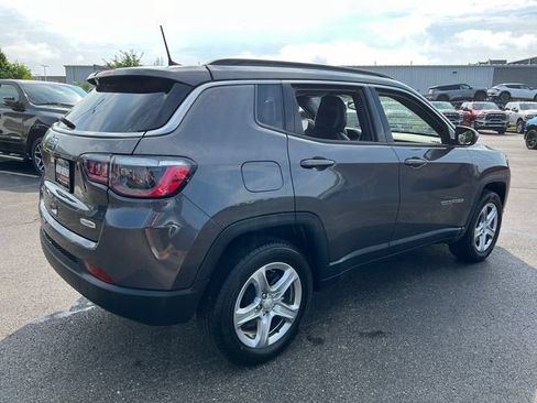 Used 2024 Jeep Compass Latitude AWD/4WD image 8